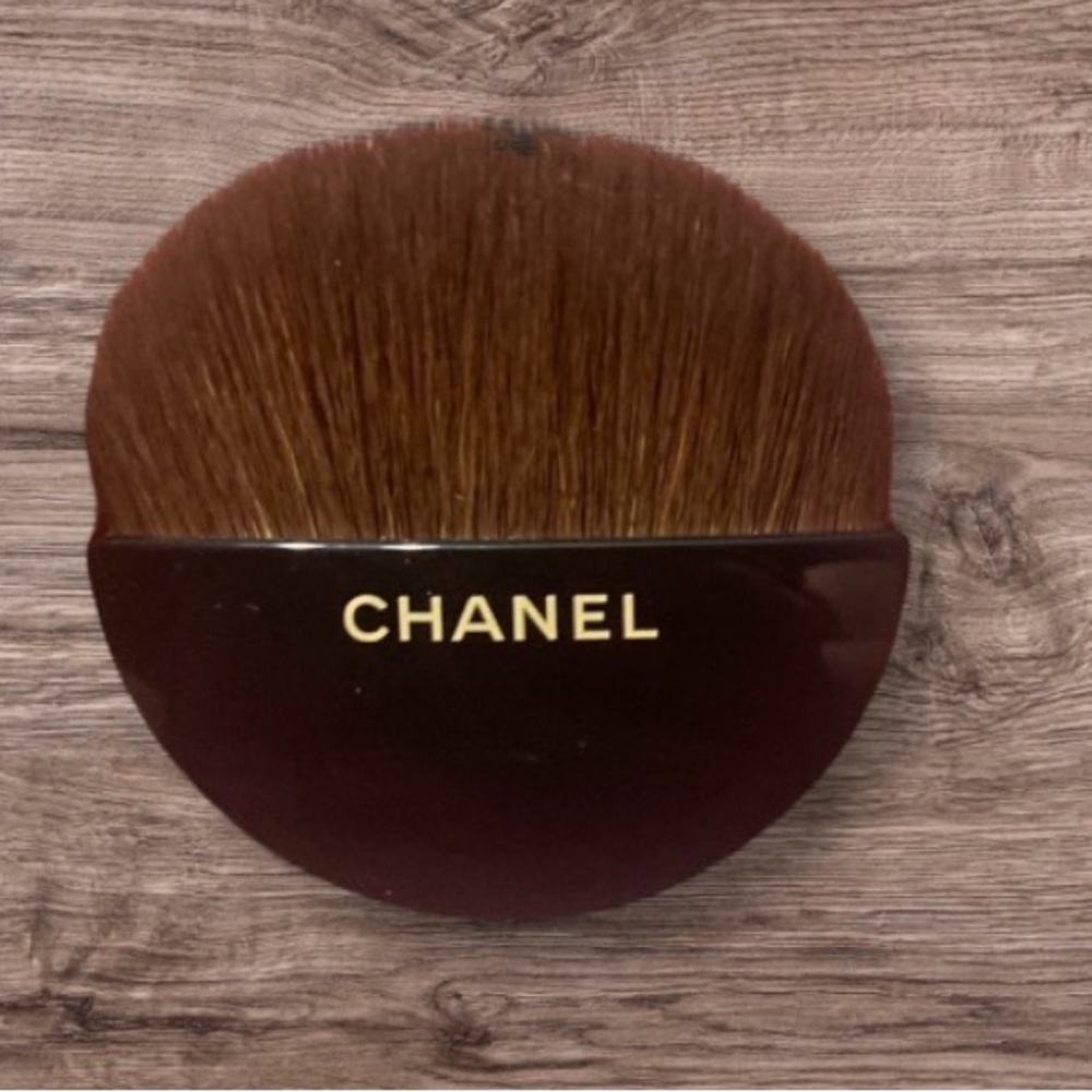 CHANEL Brown Makeup Brush